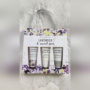 New in box Lavander & Sweet Pea Gift Set
